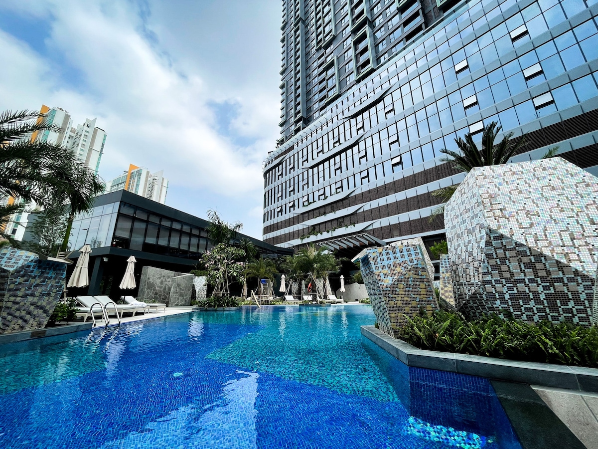 Lumiere Luxury Apartment - Pool Gym City View