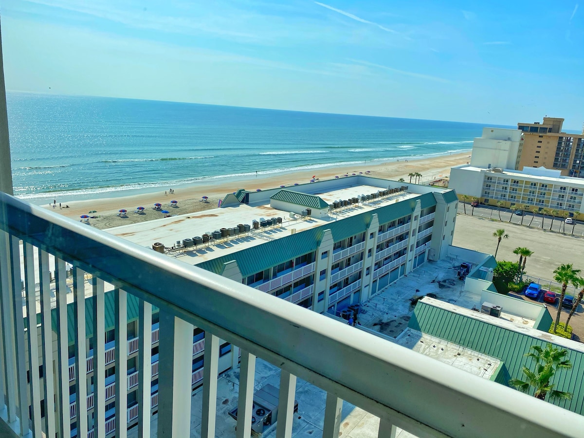 *NEW* Gorgeous Ocean View Studio in Daytona!