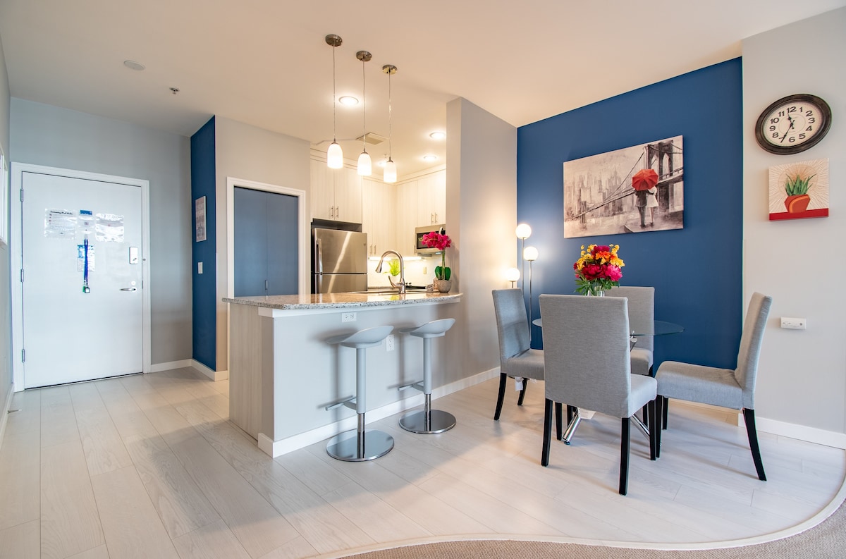 Dazzling 2Bed 2Bath Condo in the Heart of Seattle!