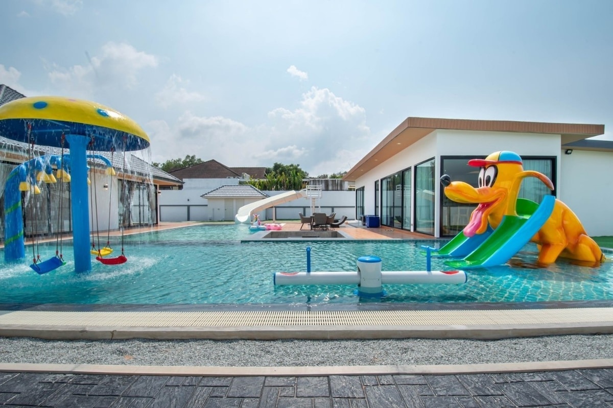 P33 New FamilyHouse Poolvilla Pattaya 8beds