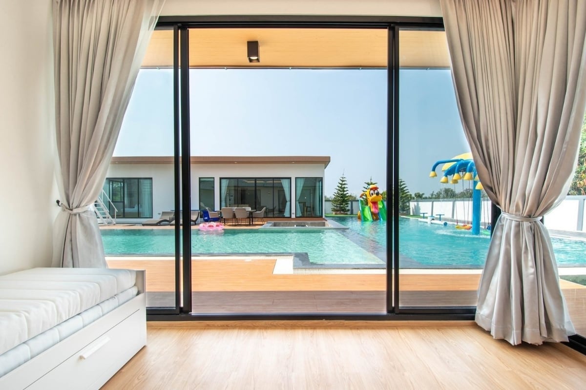 P33 New FamilyHouse Poolvilla Pattaya 8beds