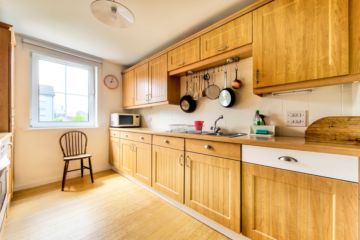 Leith Boho Chic 2 bed with parking