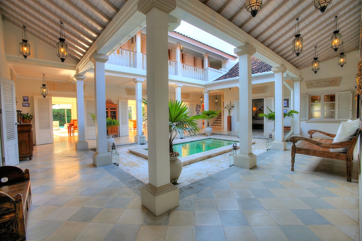 Luxurious Villa Capung Tanah Lot