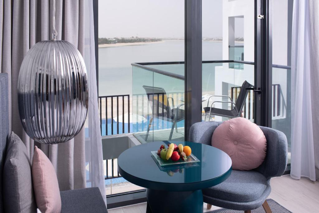 20% OFF with Beach Access in Dubai Palm and B&B