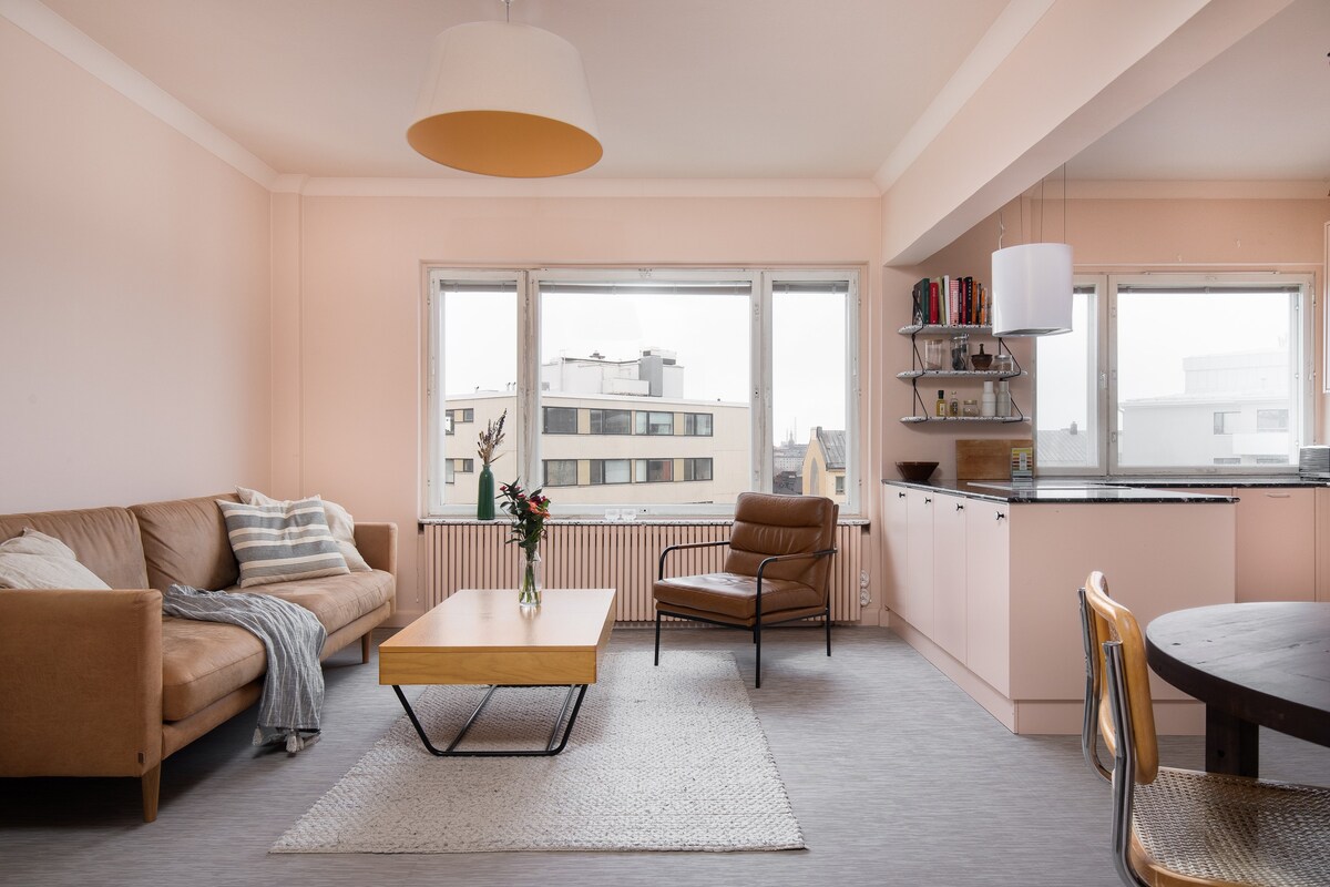 Pink Dream! Renovated 1BR Streaming Services +more
