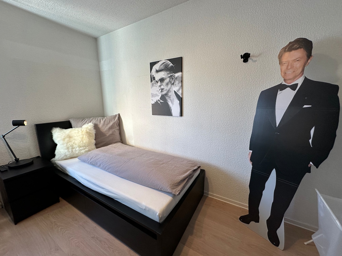 Nummer 5 - DAVIDs ROOM