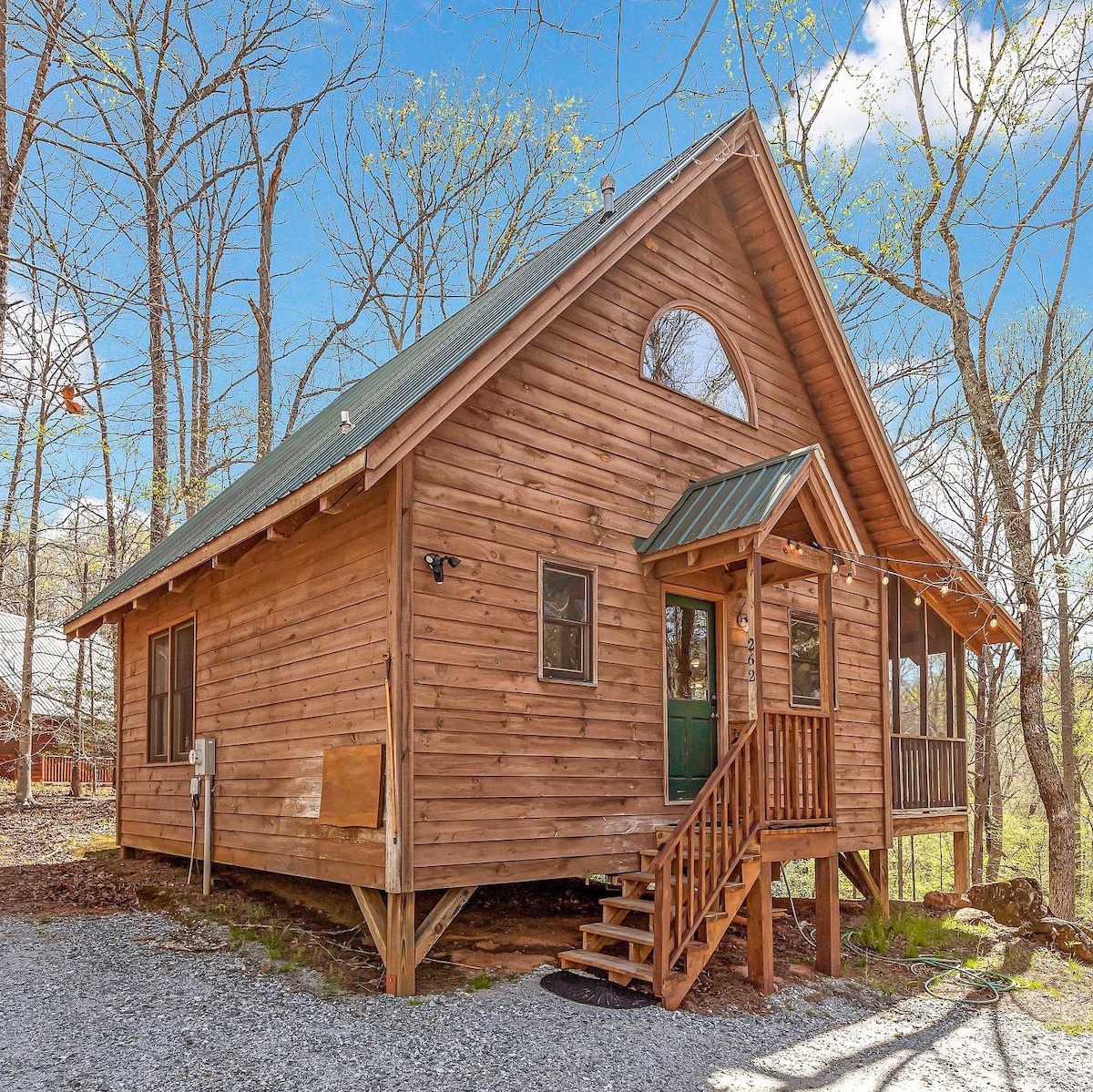 North Georgia Soque River Front Cabin Near Helen