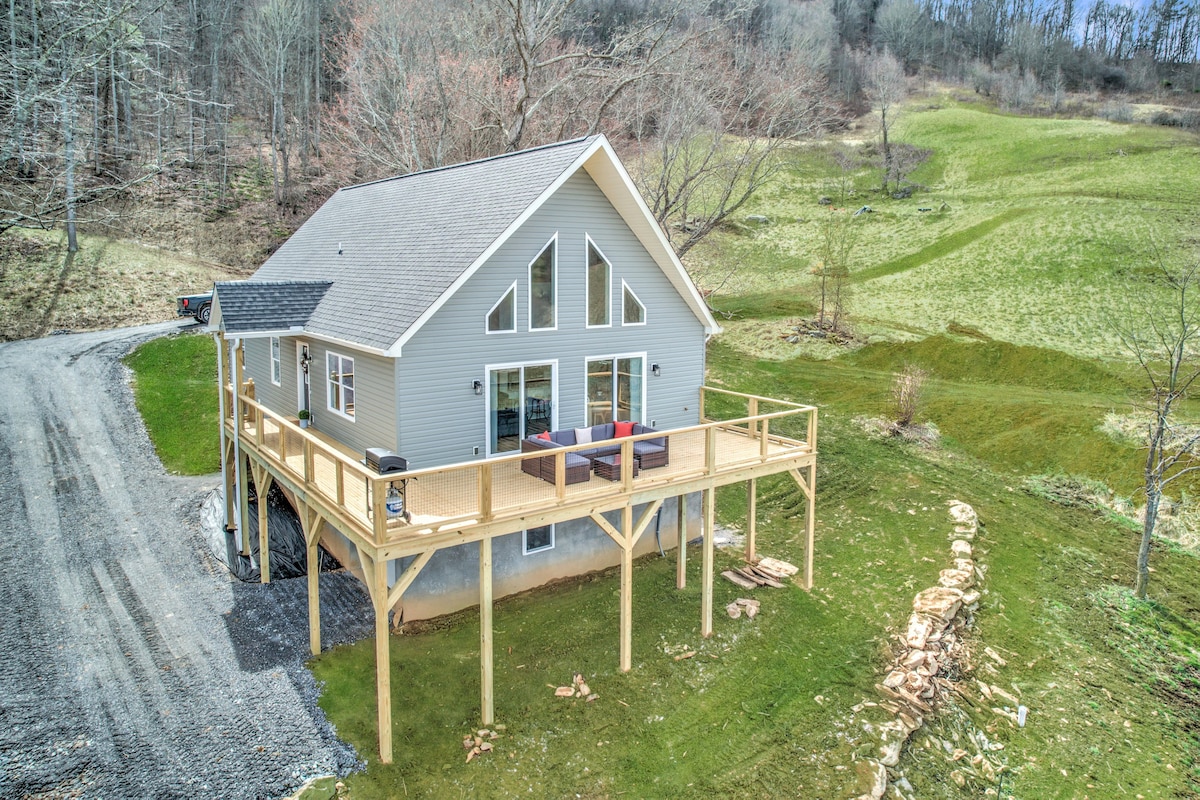 4BR Chalet with Hot Tub, Fireplace, and Large Deck