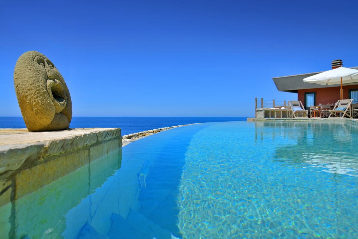 Seaside villa with swimming pool.