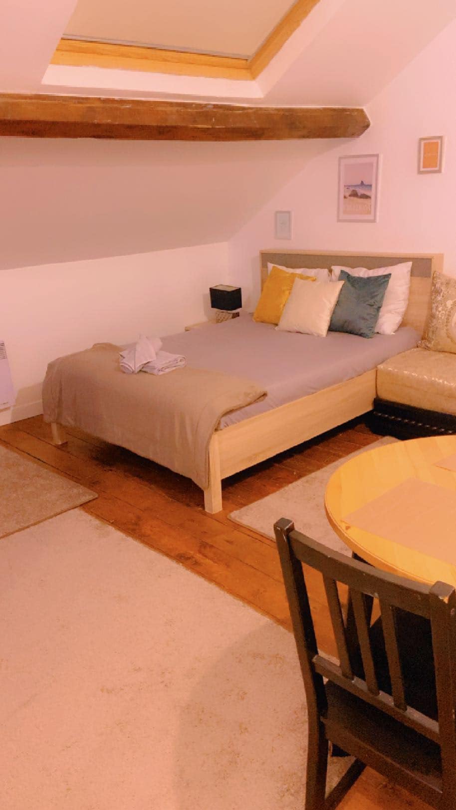 舒适的单间公寓- 1张双人床、小厨房、独立卫生间