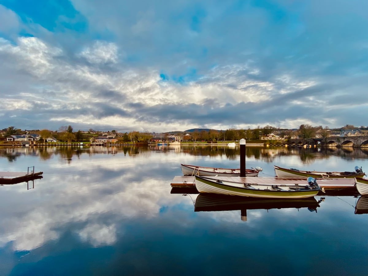 Secluded Magical Lakeside Escape