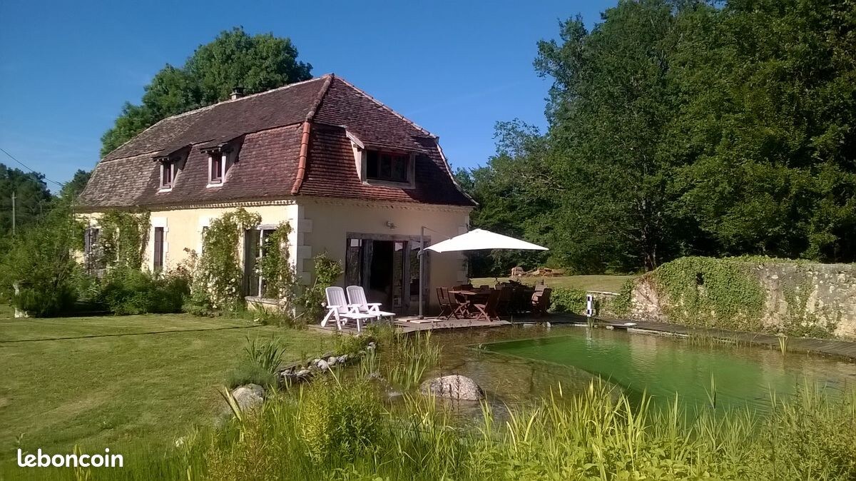 Maison avec piscine naturelle