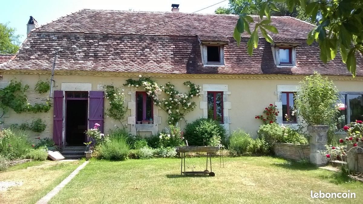 Maison avec piscine naturelle