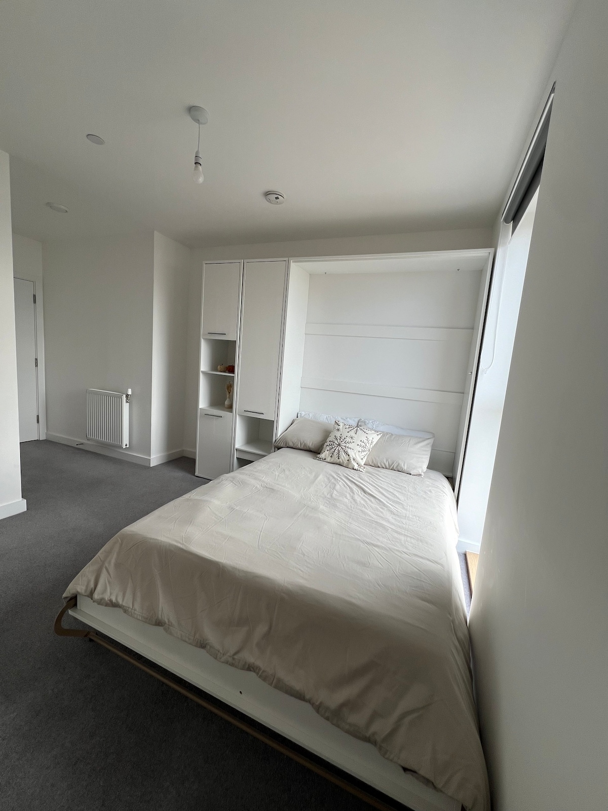 Clean and spacious room with ensuite in London
