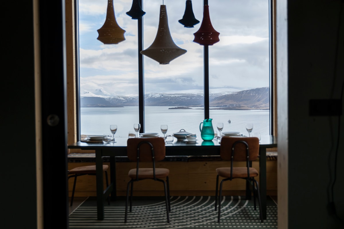 Best view in Iceland w. hot tub