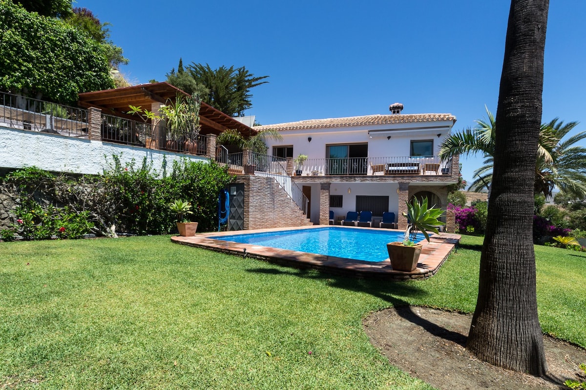 Villa Miranda with heated pool