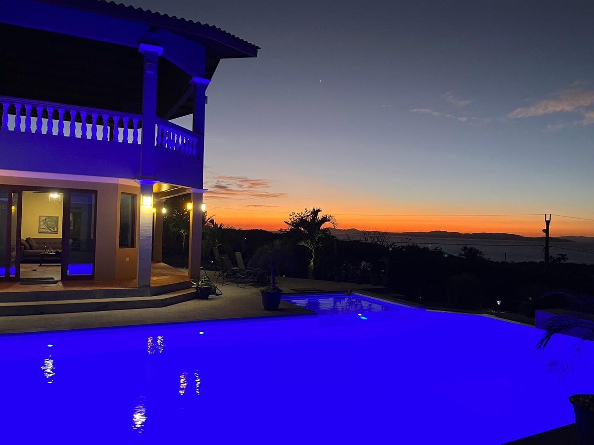 7 people | Torio Vacation Villa | Pool & View