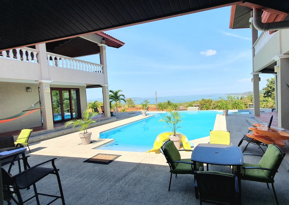 7 people | Torio Vacation Villa | Pool & View