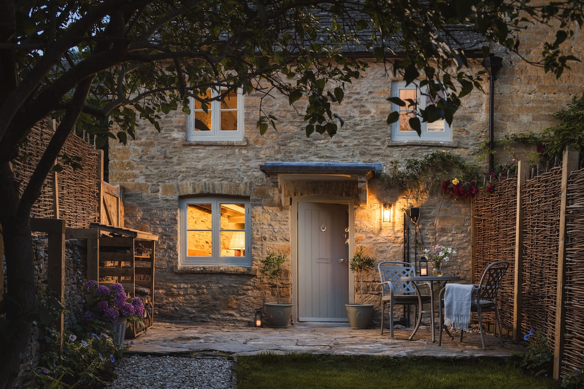 The Pixie, Cotswolds