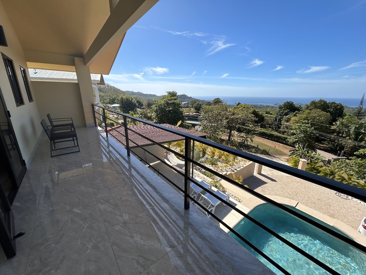 3Bdrm House w/Incredible Oceanview & Guesthouse