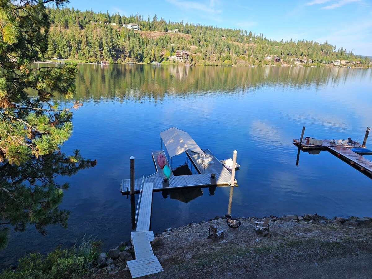 Lake Front Home with Private Dock, Neachen Bay