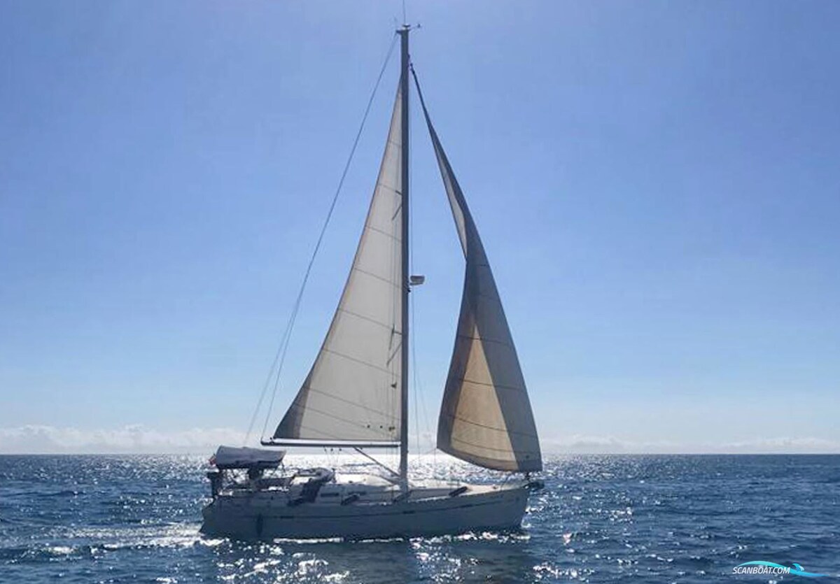 Sailing the Gulf of Nicoya on a Luxury 37" Yacht