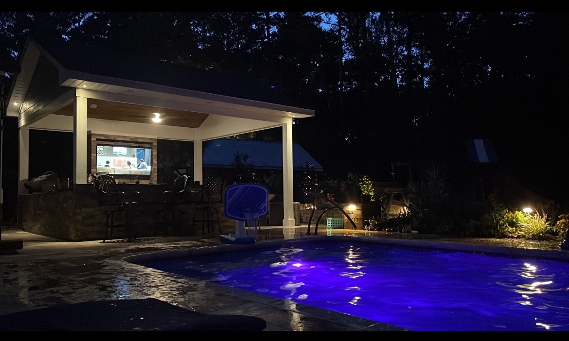 Entire home with pool 5 min from the beach!