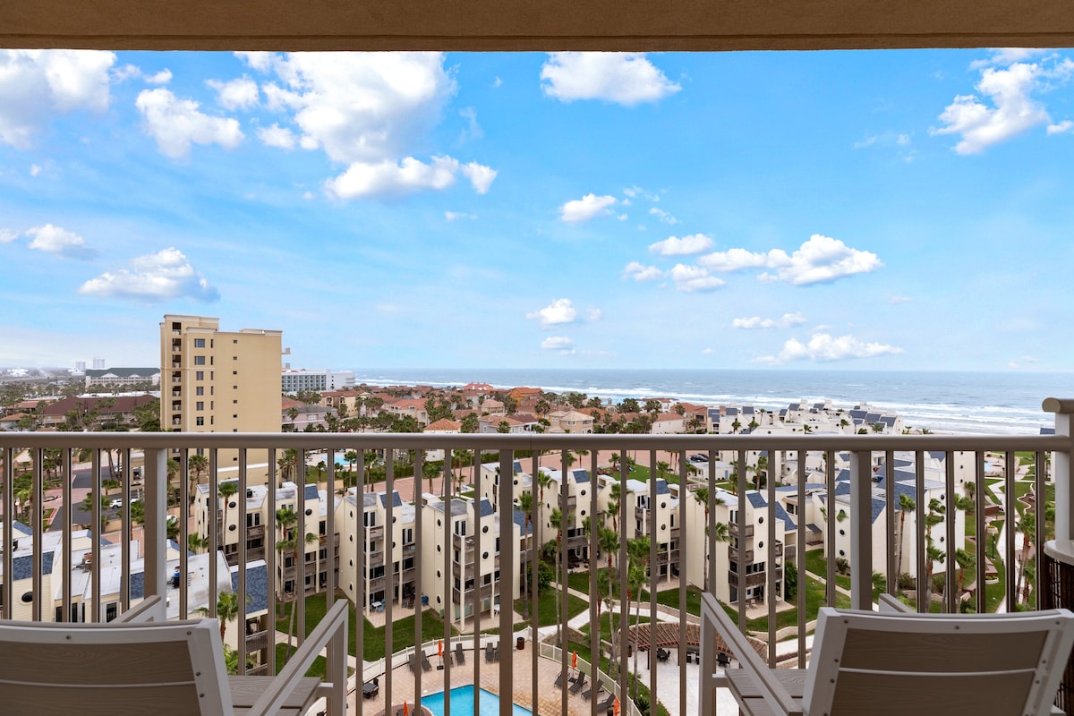 Luxurious 4 Bedroom Condo with Beach View