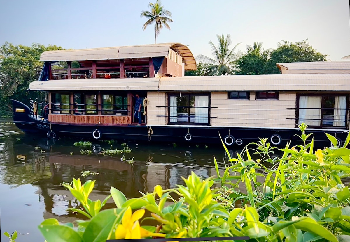 1 Bedroom Premium Houseboat