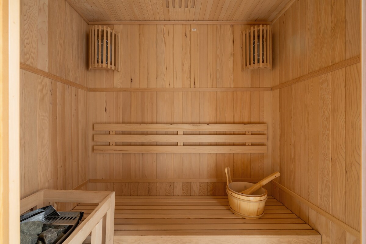 4-Bedroom Apartment / Private Sauna / Wielopole 7