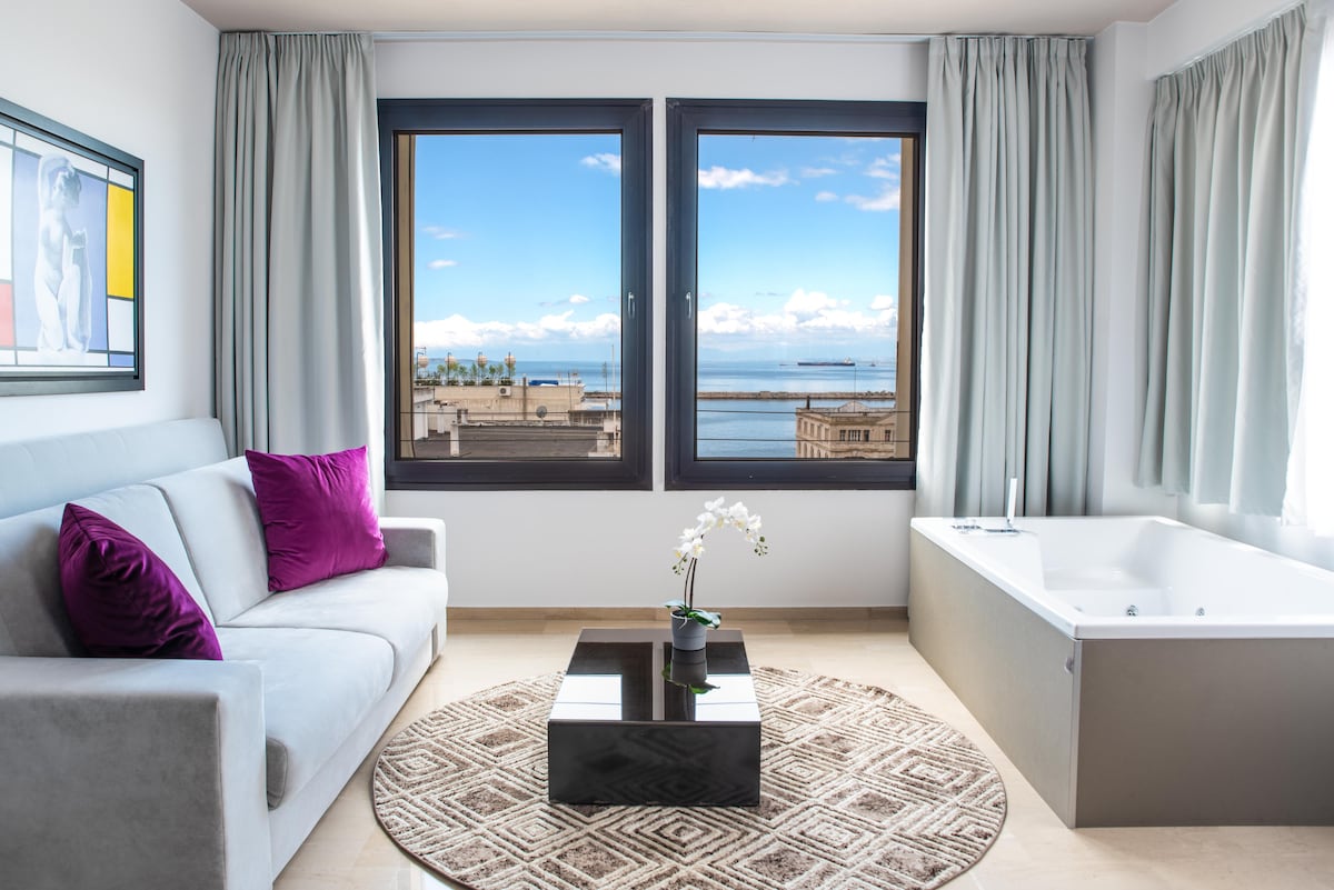 Riviera Jacuzzi&Sea view suite