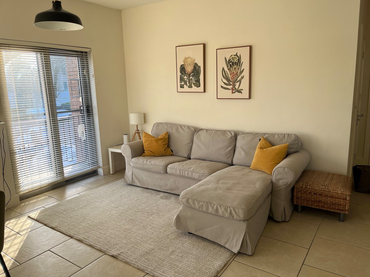 Modern central town location 2 bedroom apartment