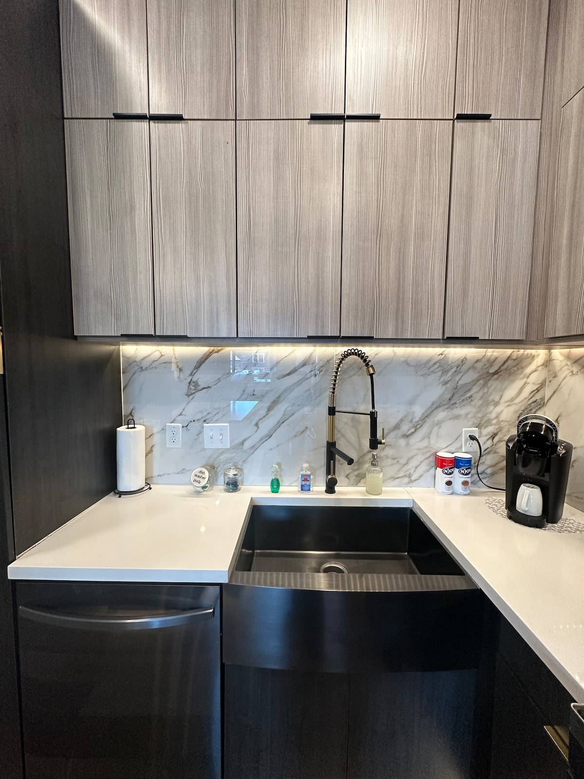 1Br Cozy Modern Gem wParking WD near Forest Park