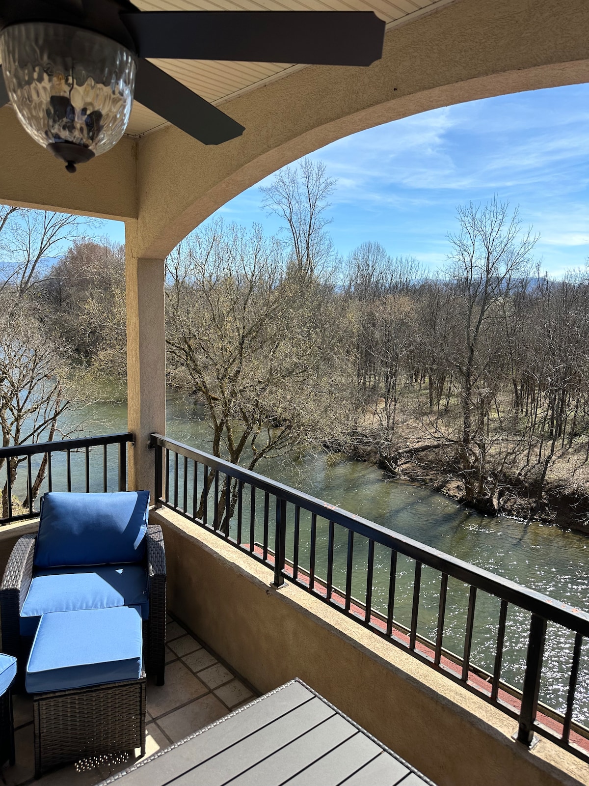 Cozy condo with amazing view!