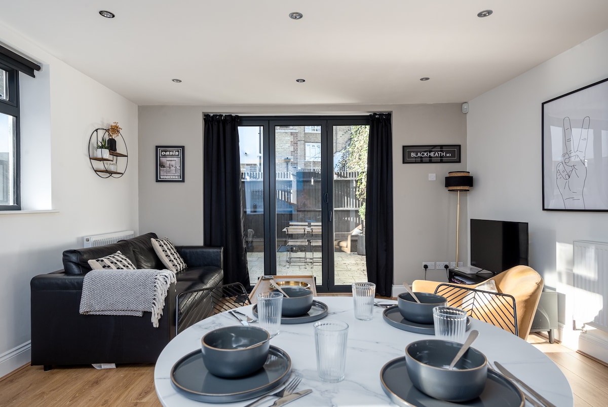 Modern & Bright Home Minutes From Central London