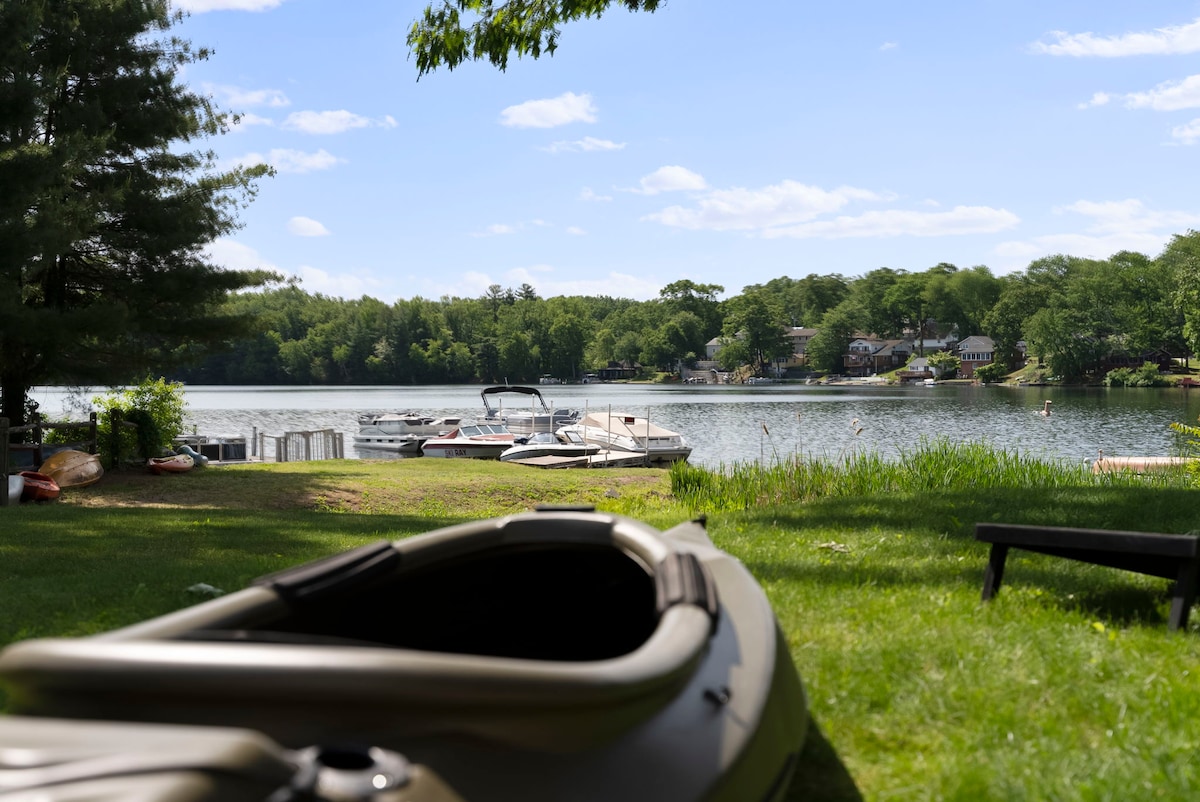 4 Kayaks Lake View from Hot Tub Fire Pit Six Flags