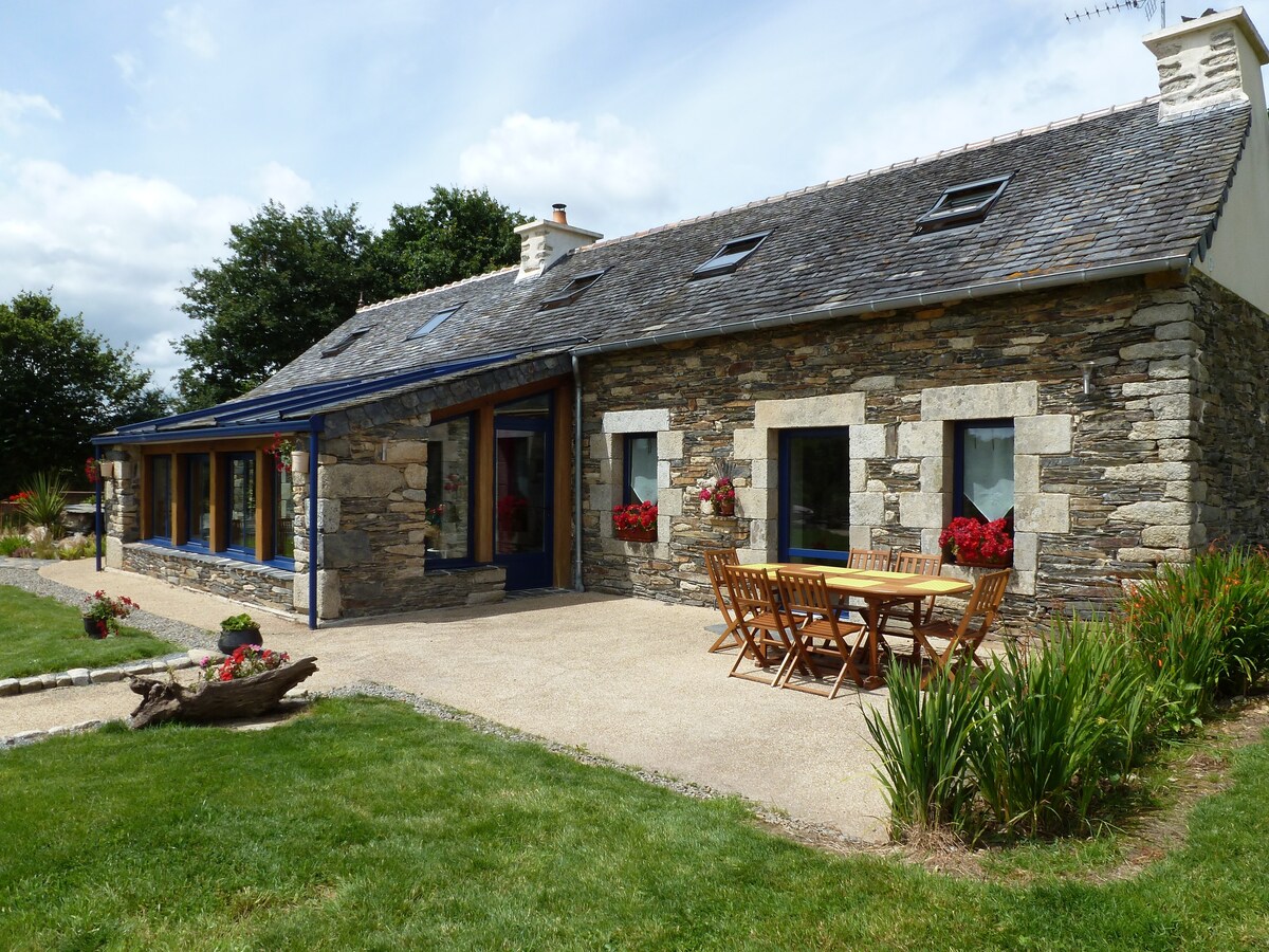 Maison en pierre, pleine de charme, en campagne