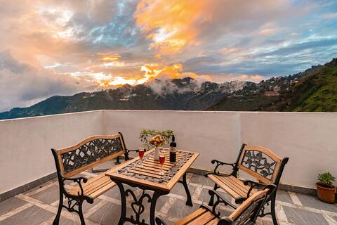2BR Arnciff evening w/ Cloudy View Deck