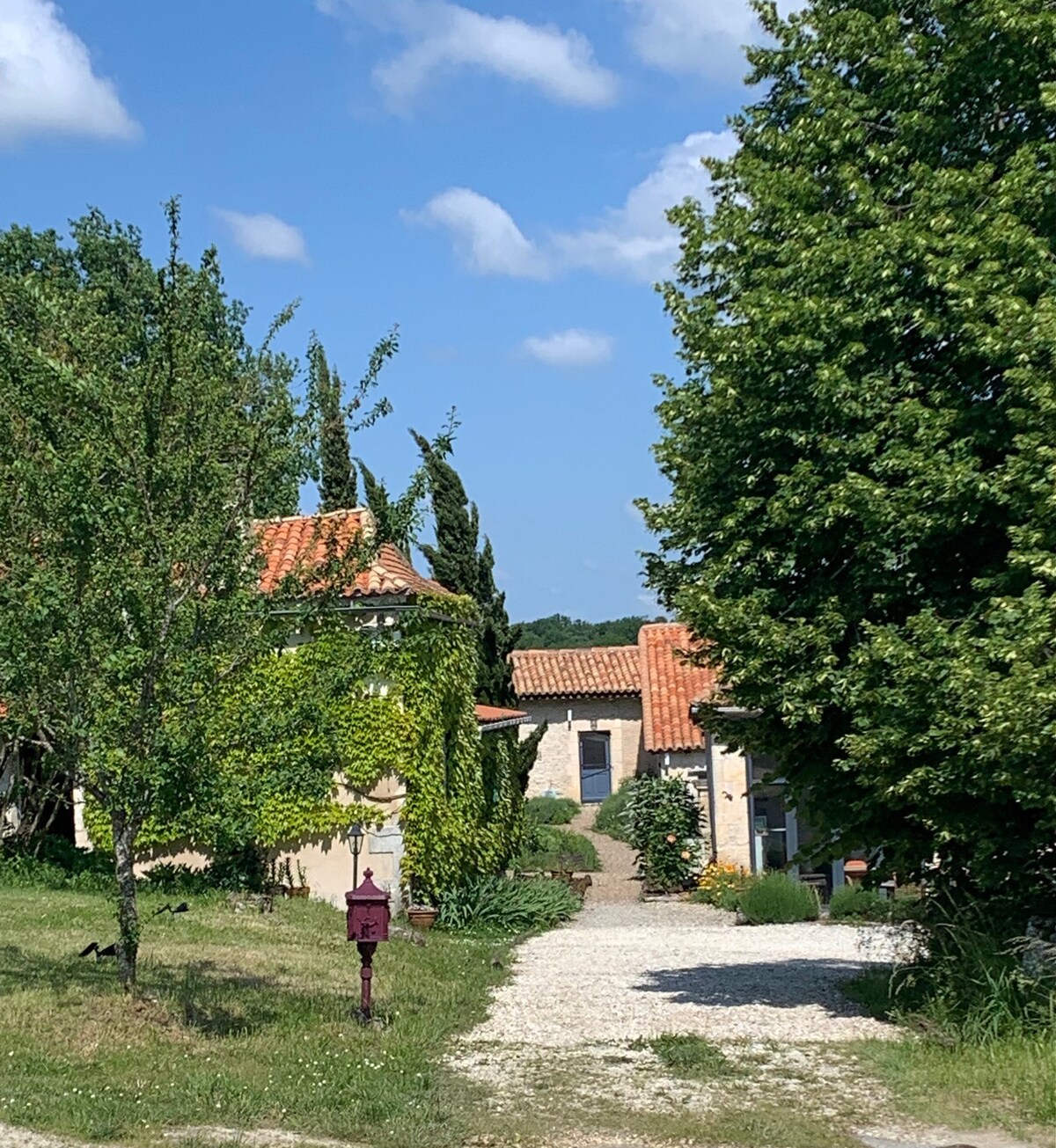 Private hamlet with pool in beautiful countryside.