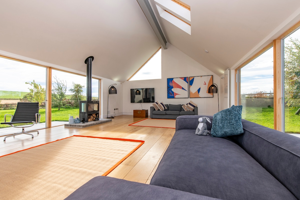 Idyllic lodge with wood burner