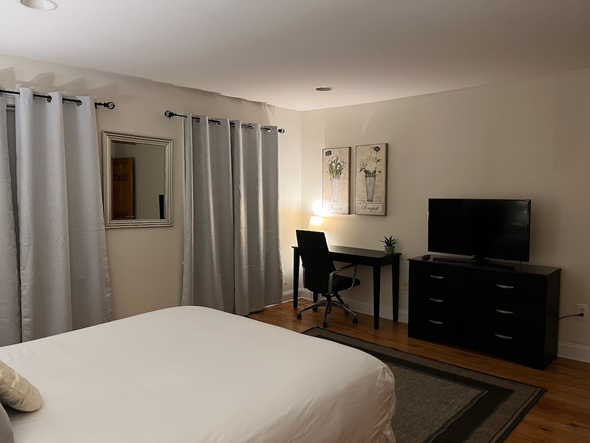 Tranquil Suite w/ *Private Bath* in Center City