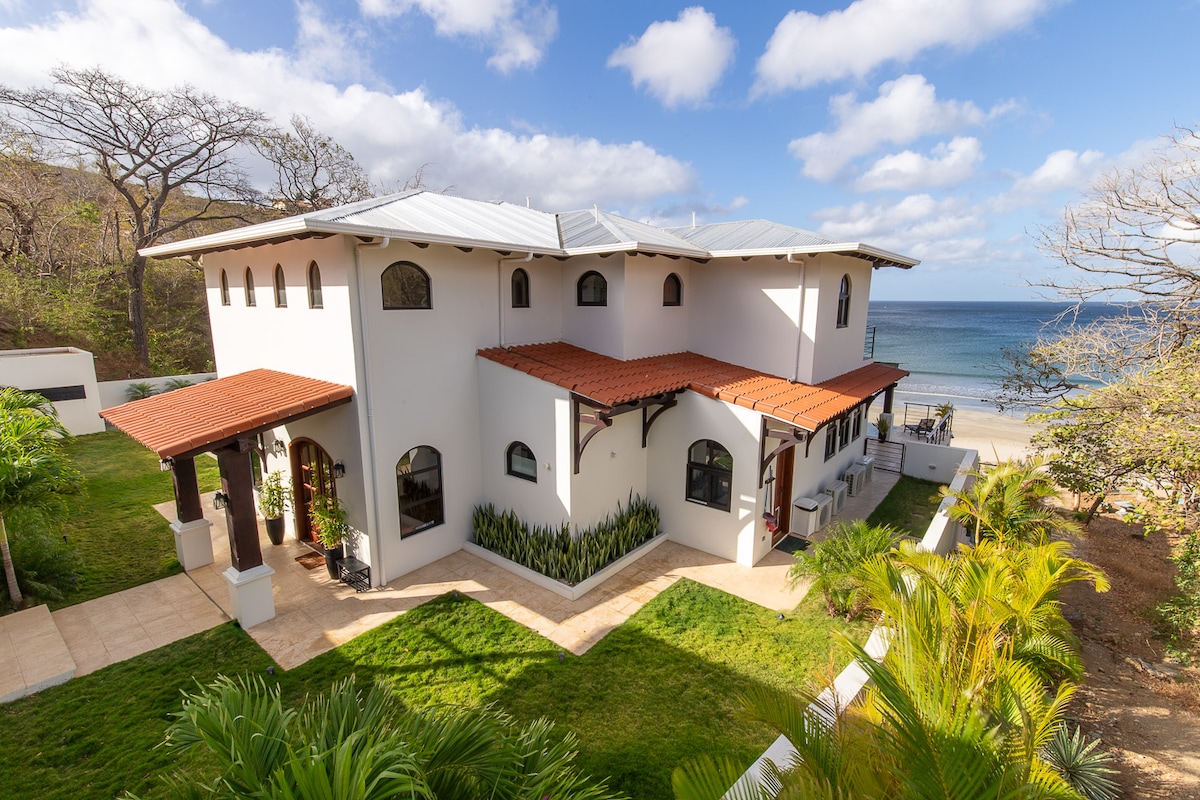 Luxury Beachfront Home: Pool/Gym/Wi-Fi