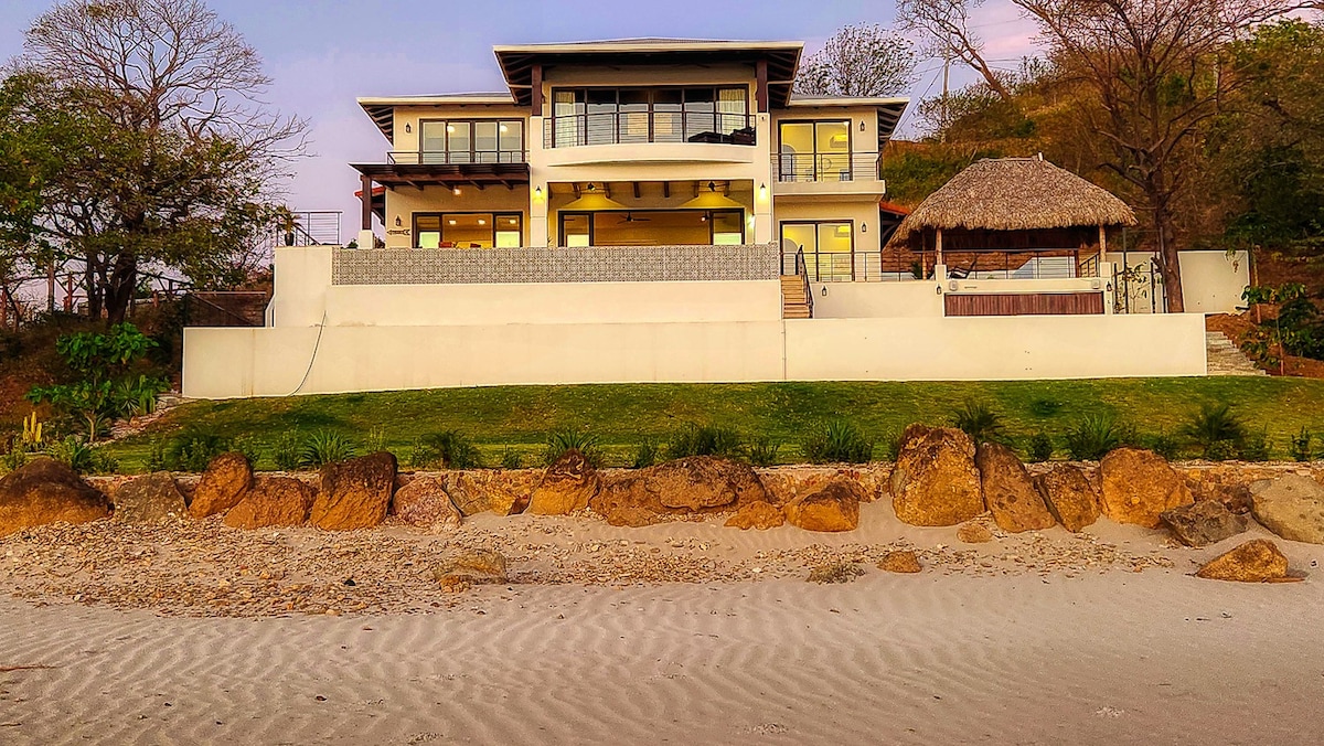 Luxury Beachfront Home: Pool/Gym/Wi-Fi