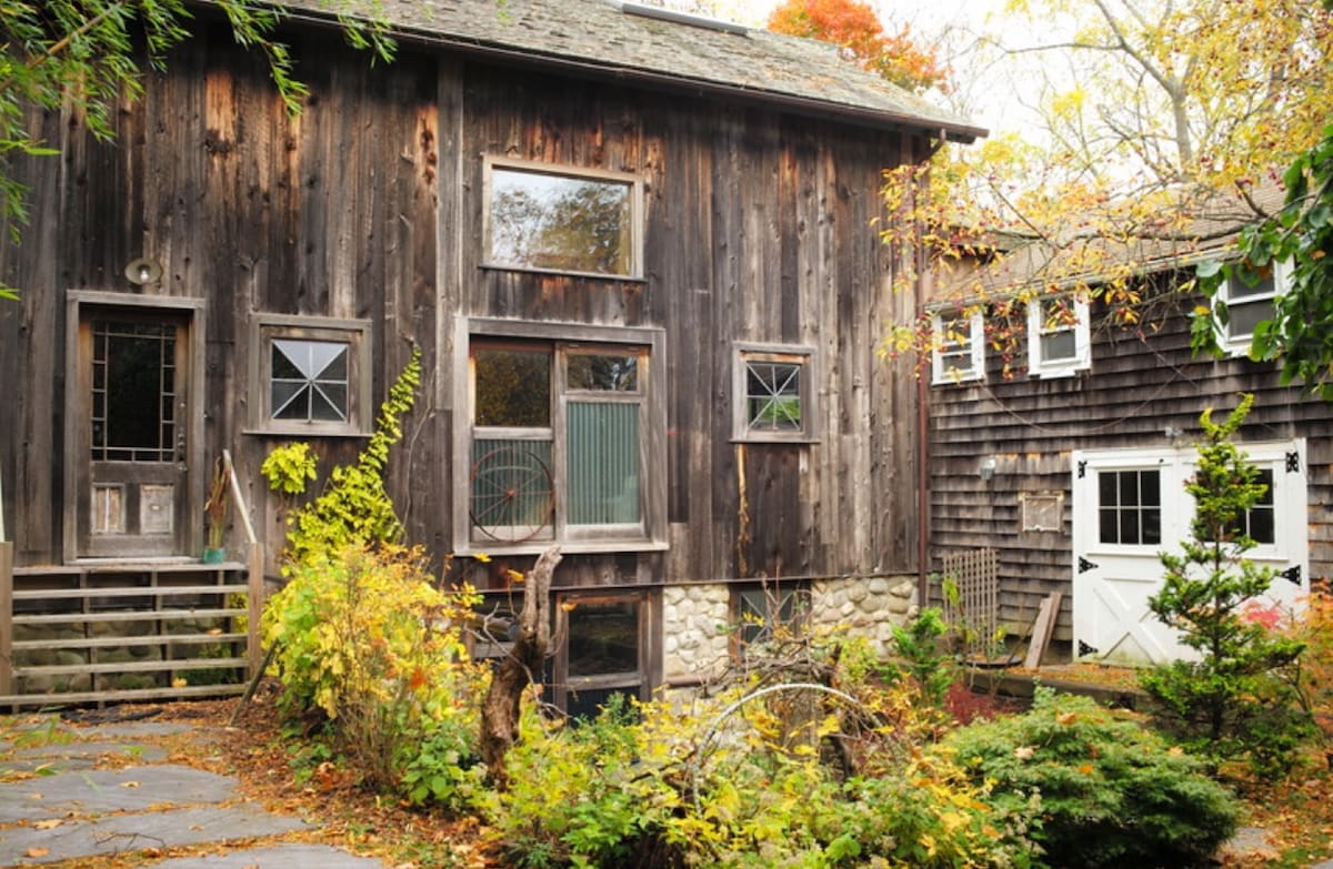 Cozy Barn in the  village of Bellport