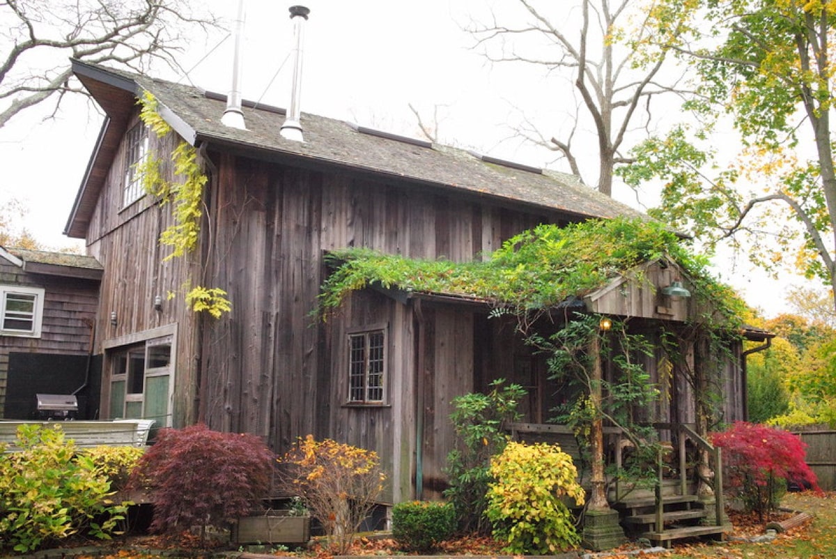 Cozy Barn in the  village of Bellport