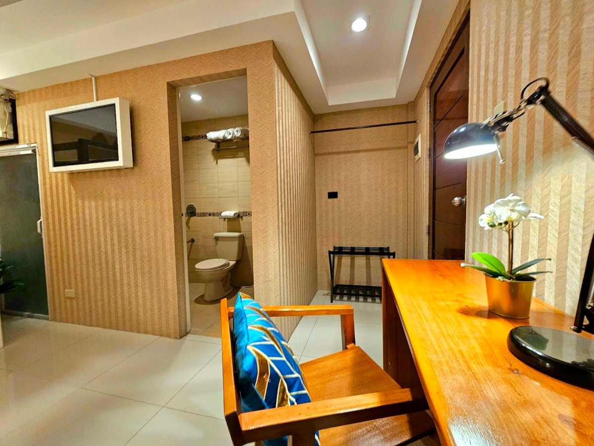 Spectroom Hotel Suites Urbiztondo Room 9