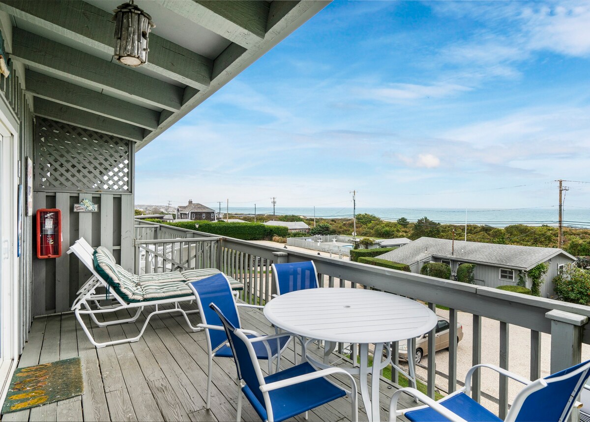 One Bed Overlooking Downtown MTK