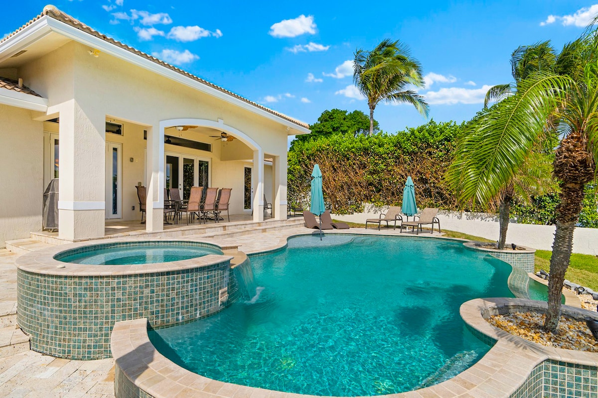 Delray Beach Waterfront 4 Bedroom with Boat Dock
