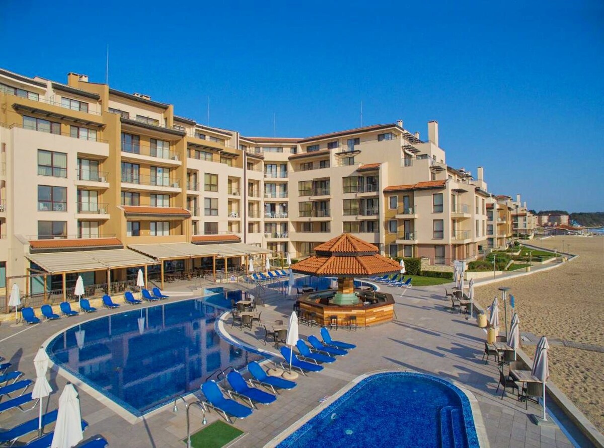 Front Beach Apartment in Obzor Beach Resort