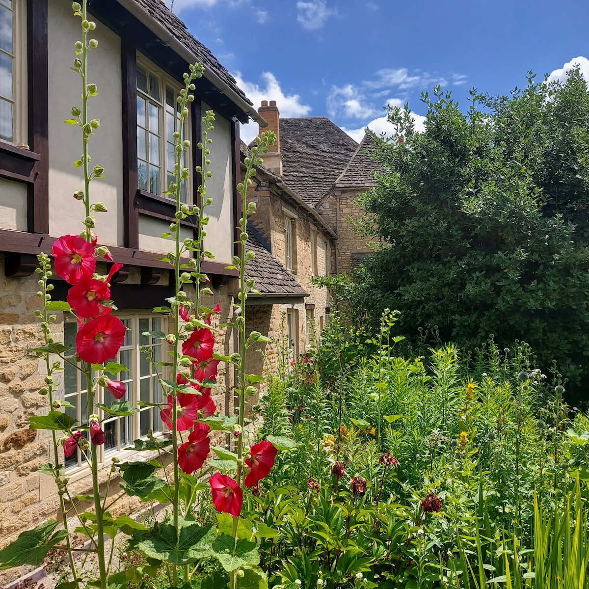 Spacious Cottage in Centre of Burford, Cotswolds